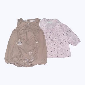 Ensemble bébé robe débardeur chocolat et fines broderies, entièrement doublée ouverture centrale dos, chemise manches longues parme motifs violet ouverture centrale devant. Seconde main.
