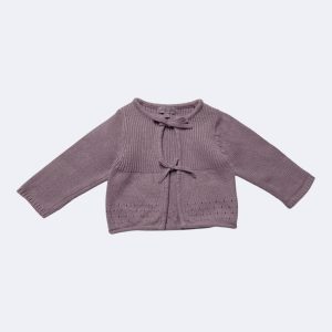 Gilet bébé manches longues tricot violet clair bas ajouré. Seconde main.