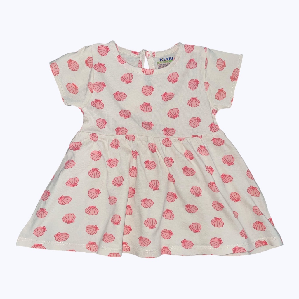 Robe bébé manches courtes crème motif coquillage rose foncé, bouton au dos. Seconde main.